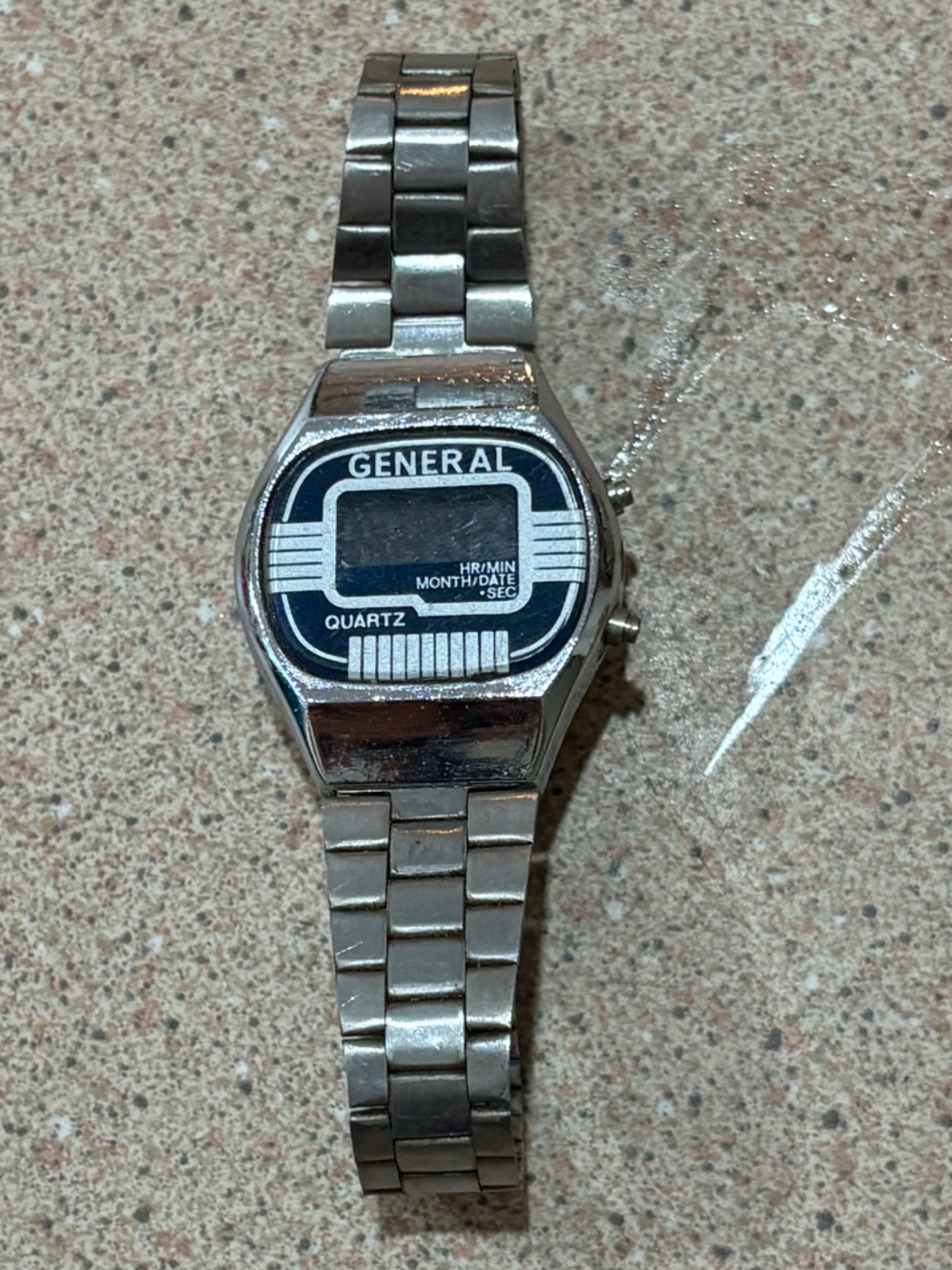 GENERAL Digital Quartz Watch in Silver with Black Dial Vinage